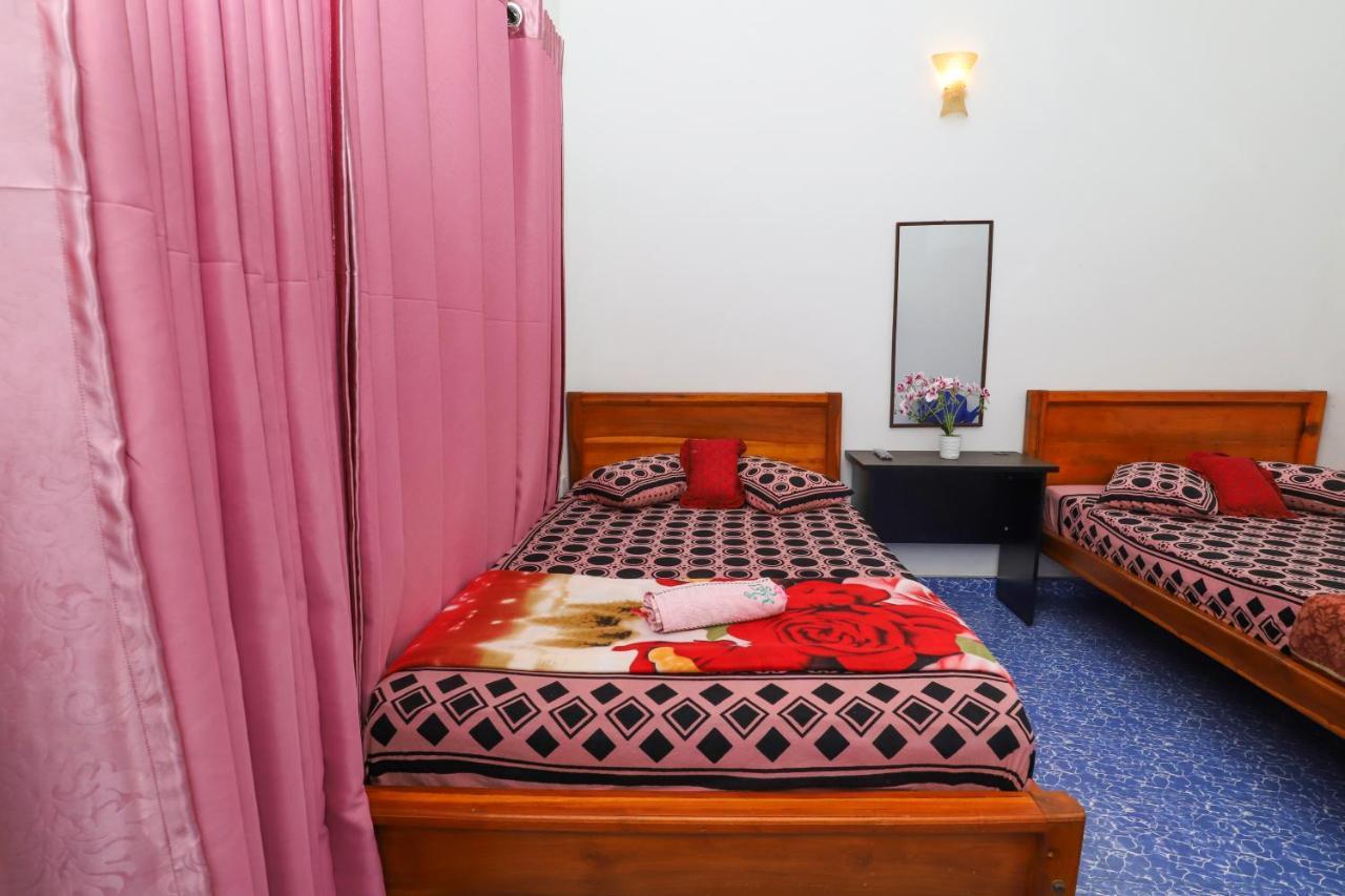 Delight Reich Hotel Peradeniya Room photo