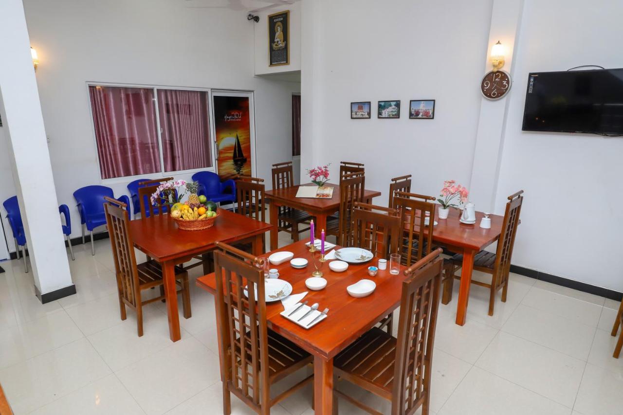 Delight Reich Hotel Peradeniya Exterior photo