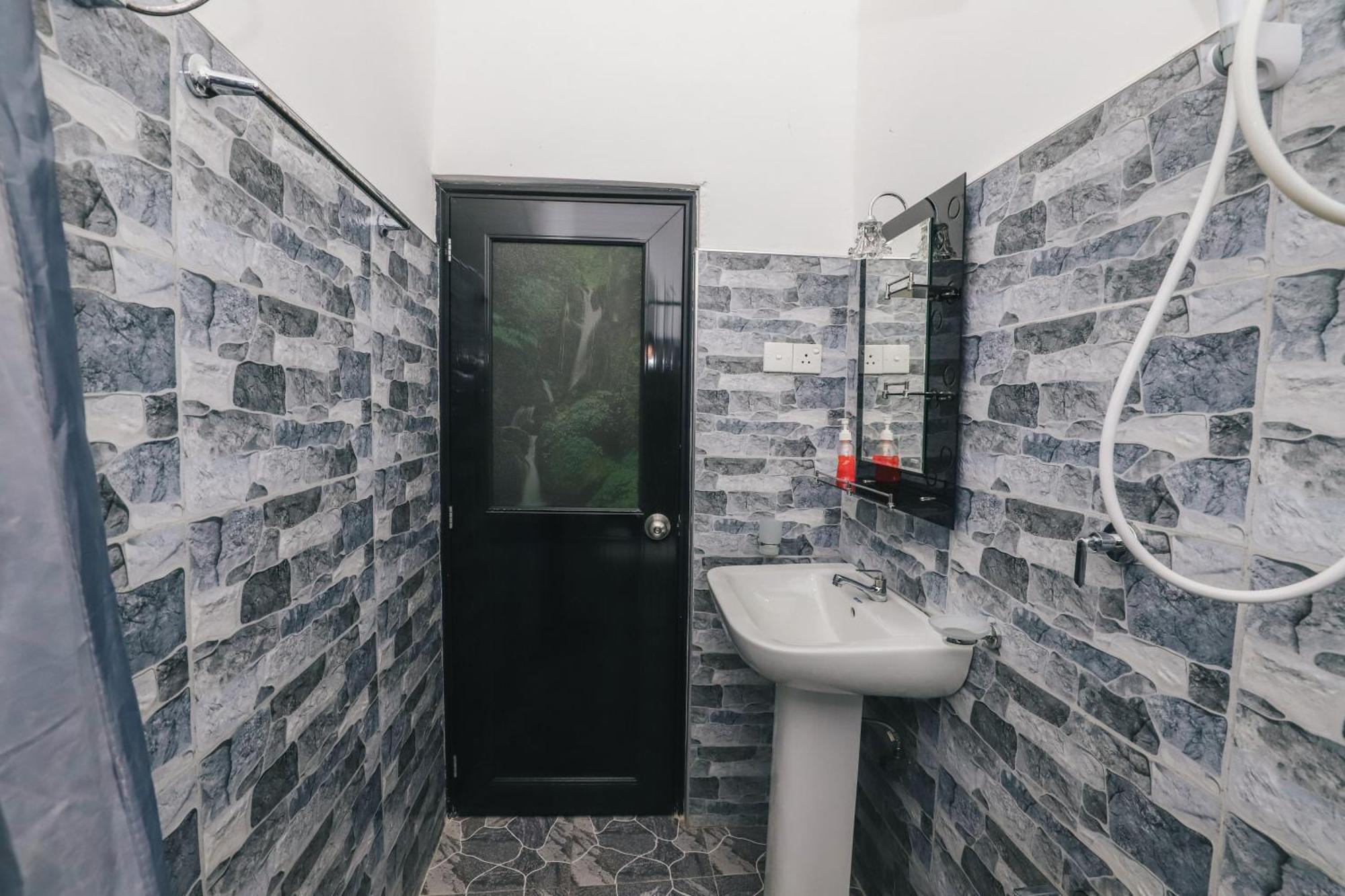 Delight Reich Hotel Peradeniya Room photo