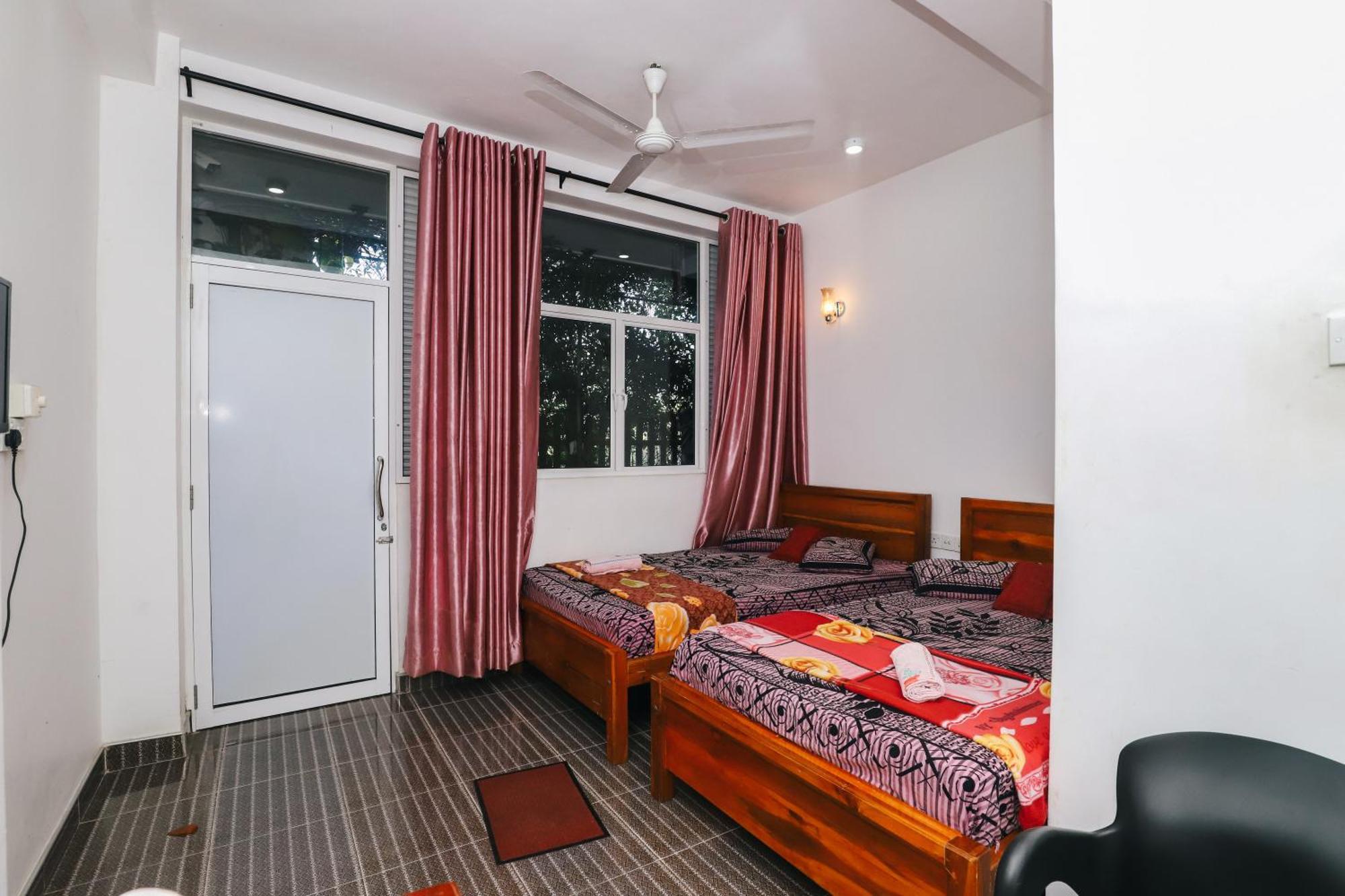 Delight Reich Hotel Peradeniya Room photo