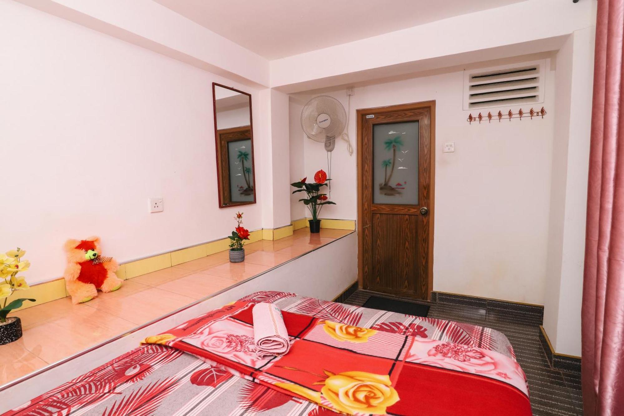 Delight Reich Hotel Peradeniya Room photo