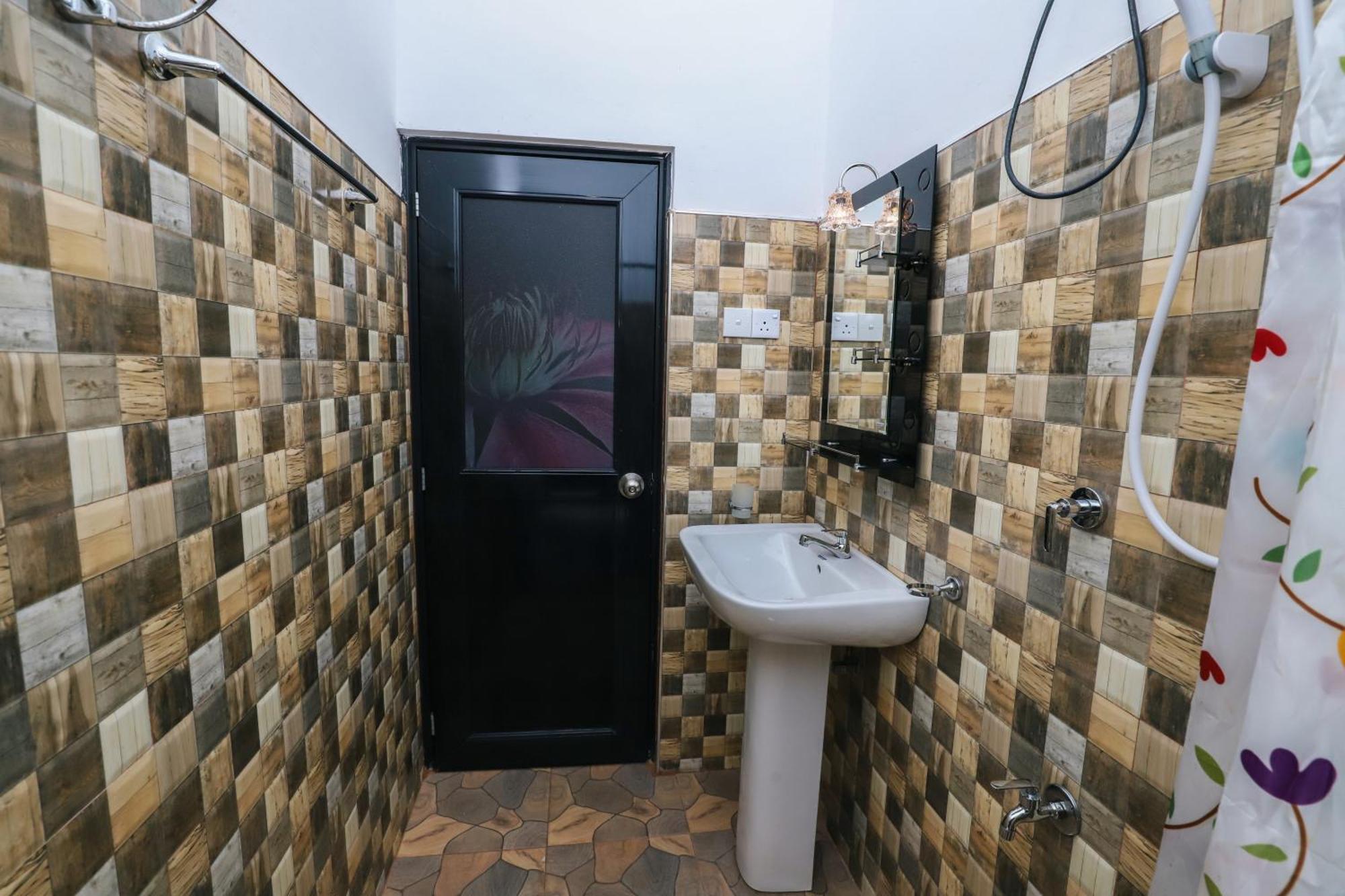 Delight Reich Hotel Peradeniya Room photo